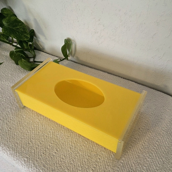 Vintage Midcentury Mod Yellow Acrylic and Clear Lucite Tissue Box Cover - Picture 11 of 16